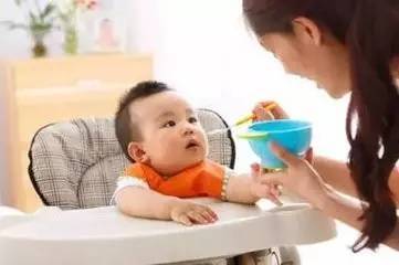 婴儿期不宜过度喂养 会加快机体衰老