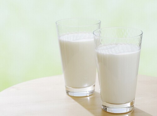 牛奶解辣有佳效 全乳和脱脂牛奶都可以