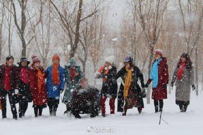 超16万游客踏雪游园 北京市属公园“留雪景”成热门“打卡地”