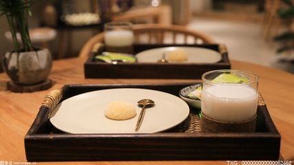 外国宾客冰立方品京味美食 爱吃油条、泡饼感受京味文化独特韵味