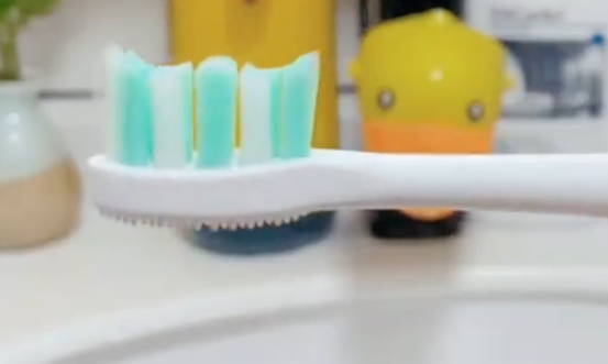 满足消费者对高颜值产品需求  电动牙刷也内卷？